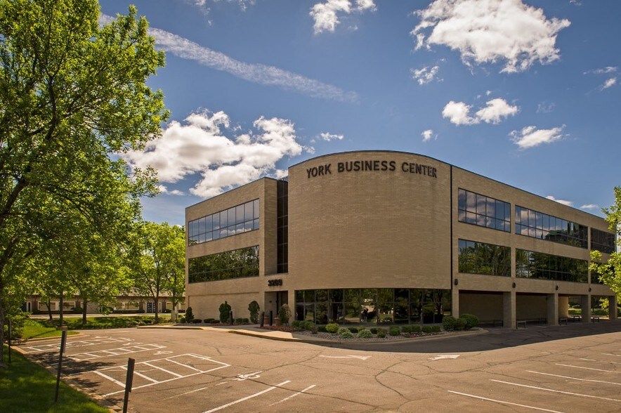 More Photos Of 3209 W 76th St, Edina Office For Lease