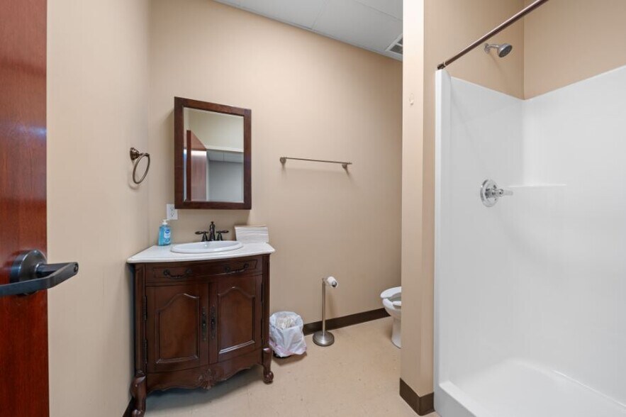 More Photos Of 781 Weatherly Dr, Clarksville Medical For Sale