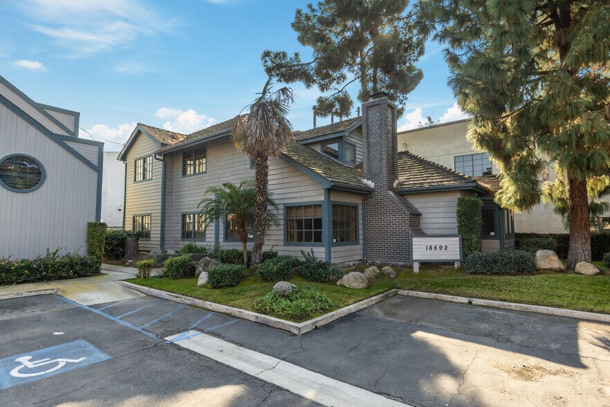 More Photos Of 18592 Main St, Huntington Beach Office For Lease