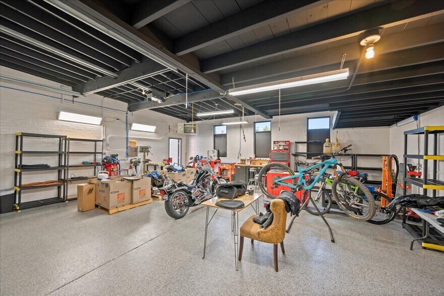More Photos Of 310 E 17th St, Cheyenne Flex For Sale