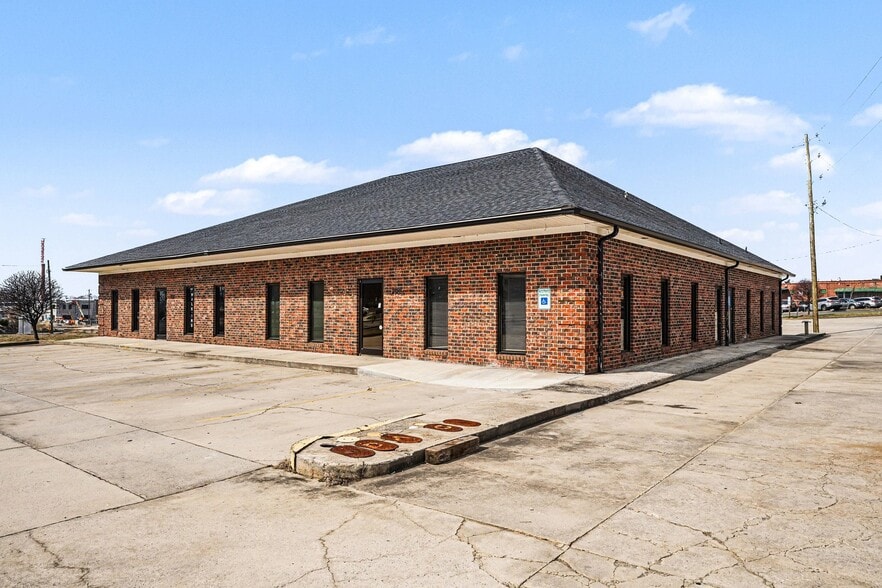 More Photos Of 208 W Salisbury St, Asheboro Medical For Lease