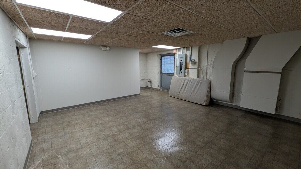 More Photos Of 211 N Dixie Way, South Bend Freestanding For Sale