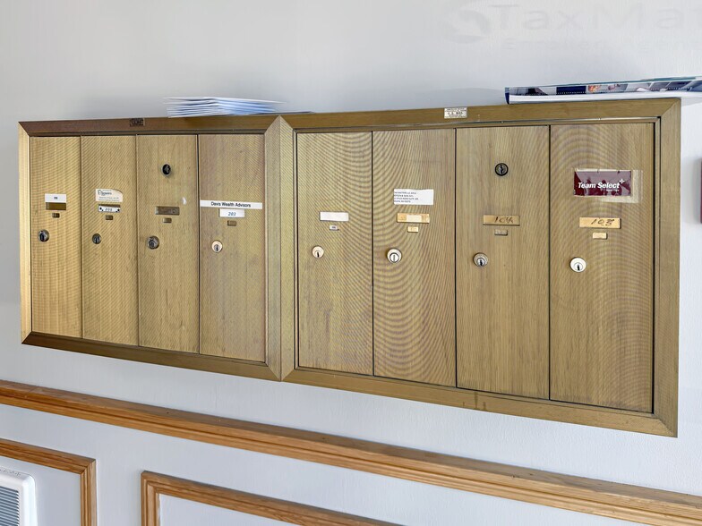 More Photos Of 12-14 Stiles Rd, Salem Office For Sale