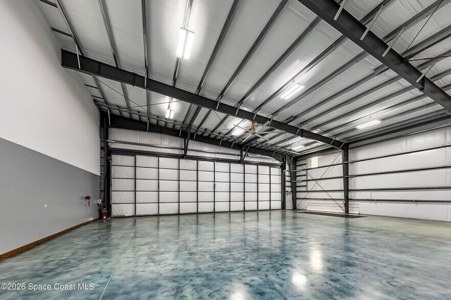 More Photos Of 805 Tower Access Rd, Melbourne Airplane Hangar For Sale
