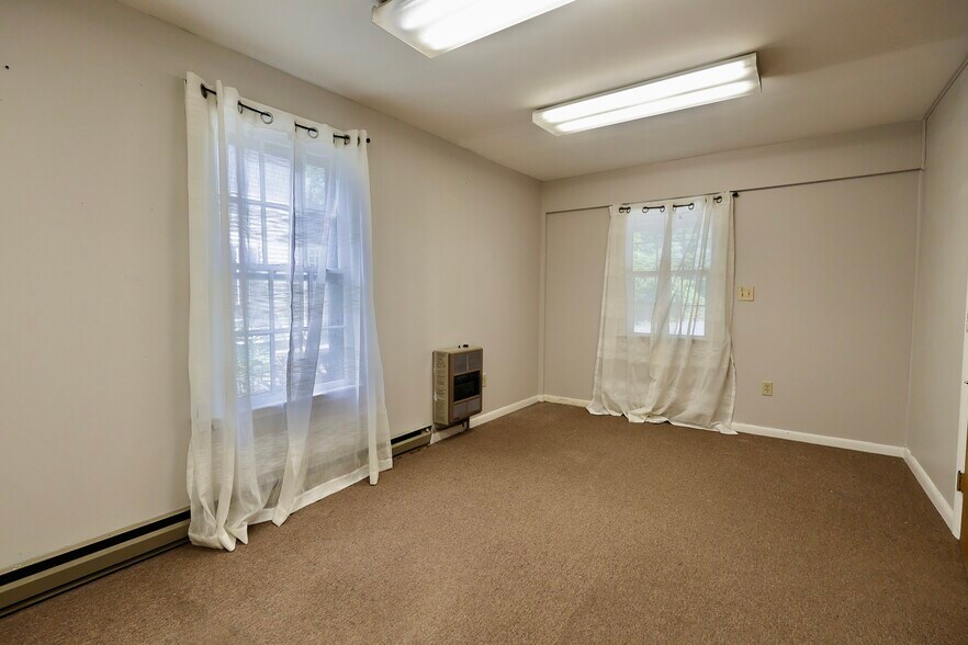 More Photos Of 72 Main St, Delhi Office Residential For Sale