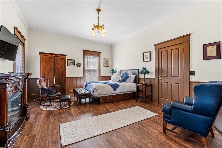 More Photos Of 315 Main St, Ferndale Hotel For Sale