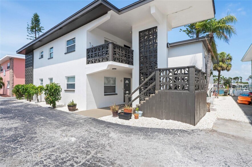 More Photos Of 11705 3rd St E, Treasure Island Apartments For Sale