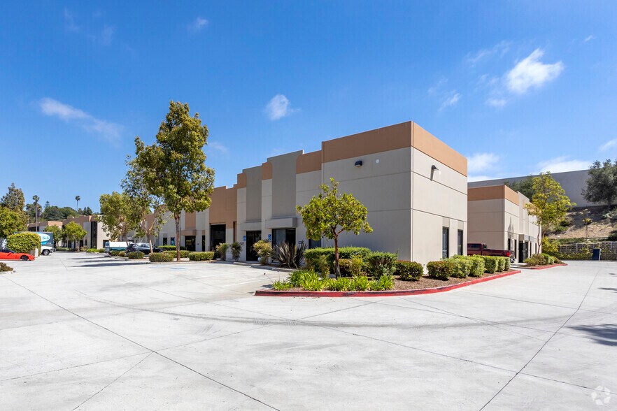 More Photos Of 925 Poinsettia Ave, Vista Manufacturing For Sale