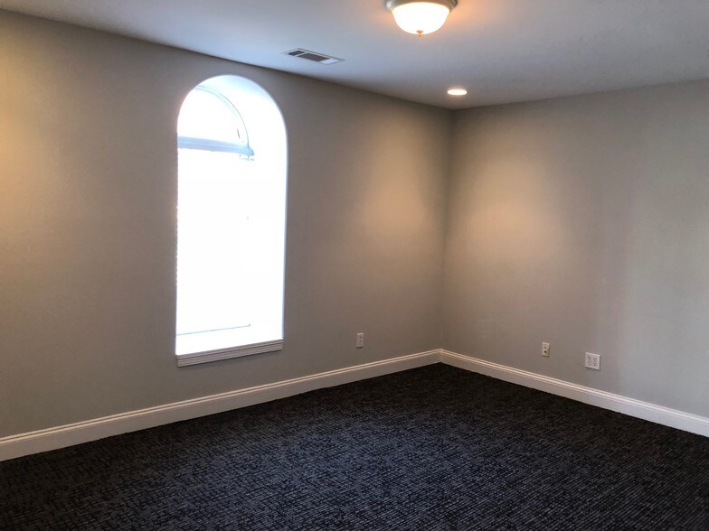 More Photos Of 4 S Tennessee St, Cartersville Office For Lease