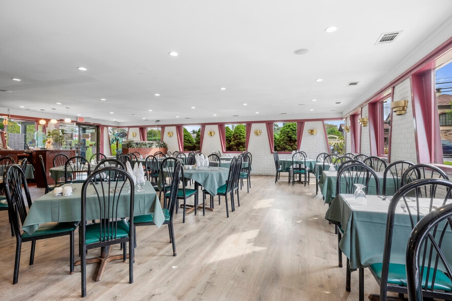 More Photos Of 504 Larkfield Rd, East Northport Restaurant For Lease