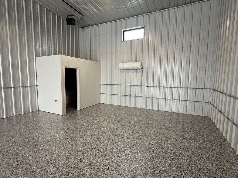 More Photos Of 1575 NW Gettysburg Ln, Waukee Flex For Sale