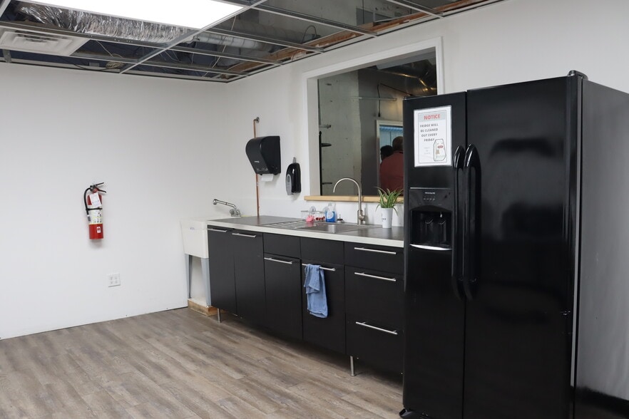 More Photos Of 100 Cherokee Blvd, Chattanooga Office For Sale