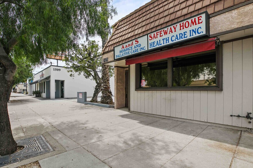 More Photos Of 1423-1425 W Burbank Blvd, Burbank General Retail For Sale