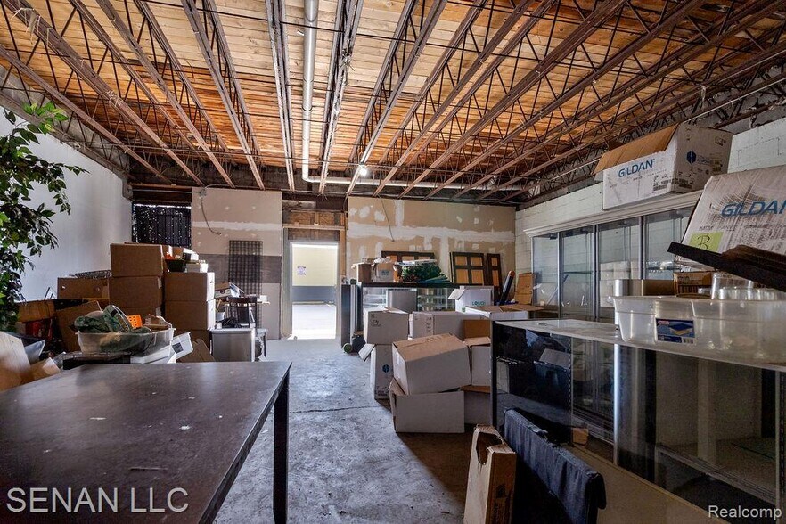 More Photos Of 465-471 S Schaefer Hwy, Detroit Freestanding For Sale