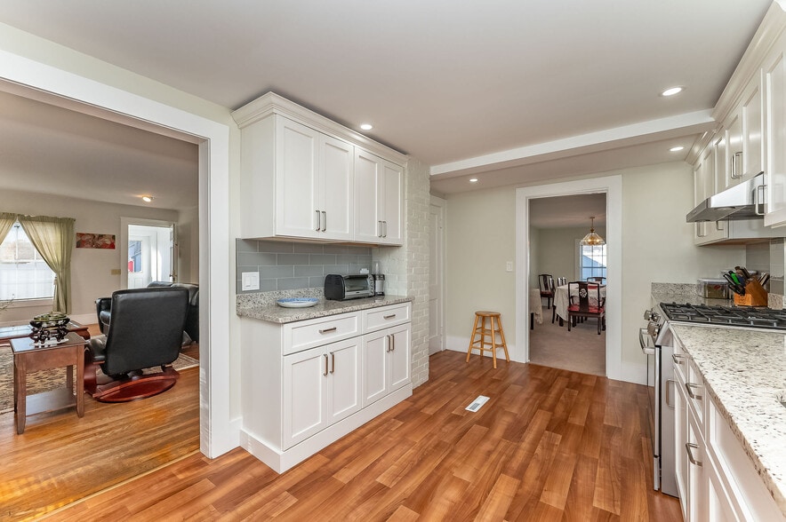 More Photos Of 112 Lafayette Rd, North Hampton General Retail For Sale