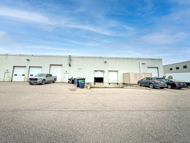More Photos Of 740 Marshall Ave, Williston Warehouse For Lease