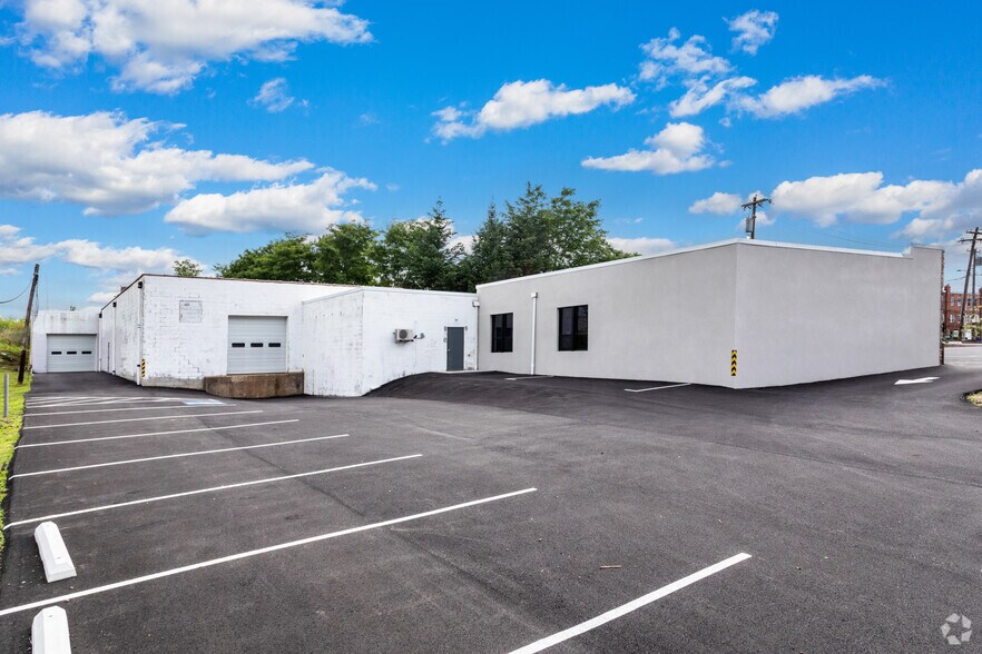 More Photos Of 1123 Ivy Hill Rd, Philadelphia Warehouse For Lease
