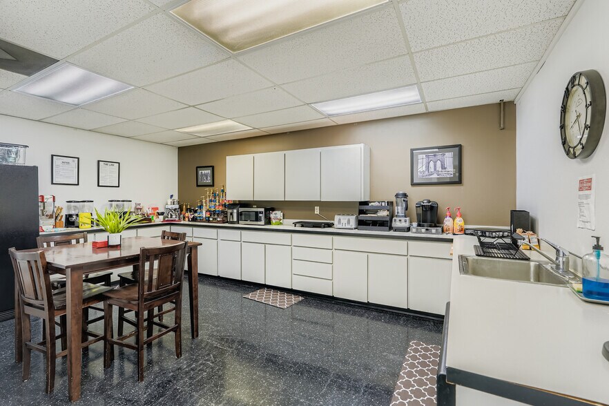 More Photos Of 6407 NE 117th Ave, Vancouver Medical For Sale