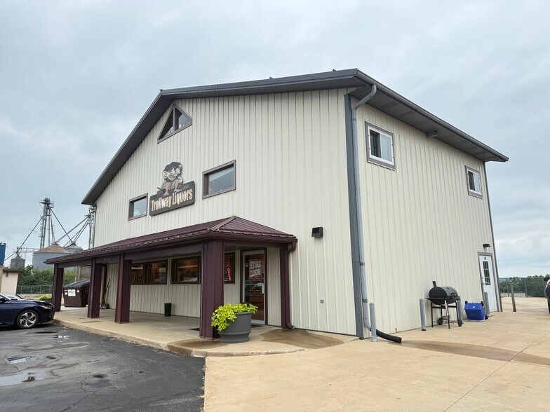 More Photos Of 500-504 W Main St, Mount Horeb Freestanding For Lease