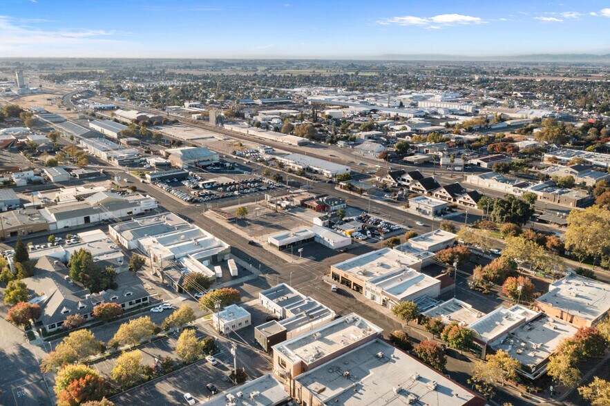 More Photos Of 210 S Center St, Turlock Auto Repair For Sale
