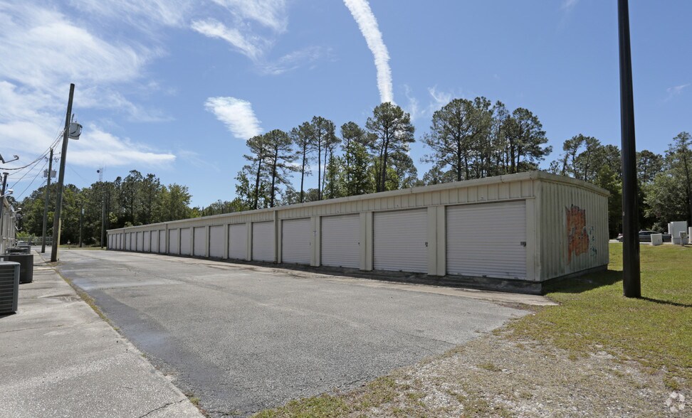 More Photos Of 1000 E King Ave, Kingsland Unknown For Lease