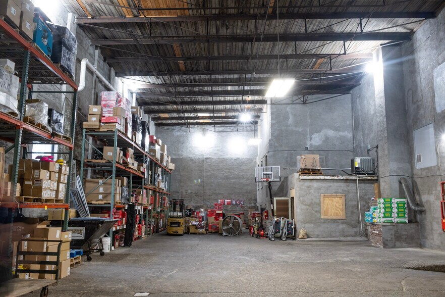 More Photos Of 2025-2033 Elm St, Cincinnati Warehouse For Sale