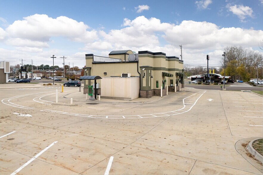 More Photos Of 501 N Belt Hwy, Saint Joseph Fast Food For Sale