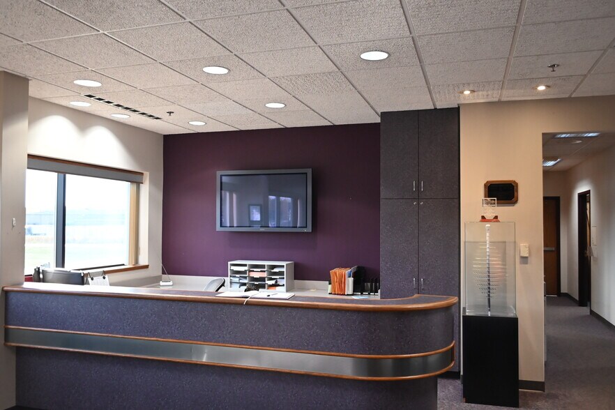 More Photos Of 2605 Marion Dr, Kendallville Distribution For Sale