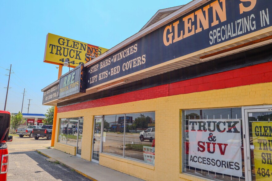 More Photos Of 2712 Owen Dr, Fayetteville Flex For Lease