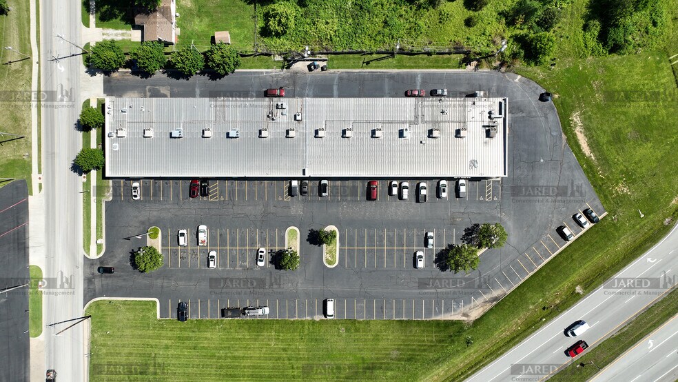 More Photos Of 1600-1694 US Highway 60 E, Republic Storefront Retail Office For Lease