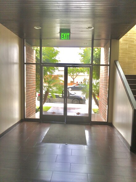 More Photos Of 6242 Westchester Pky, Los Angeles Office For Lease