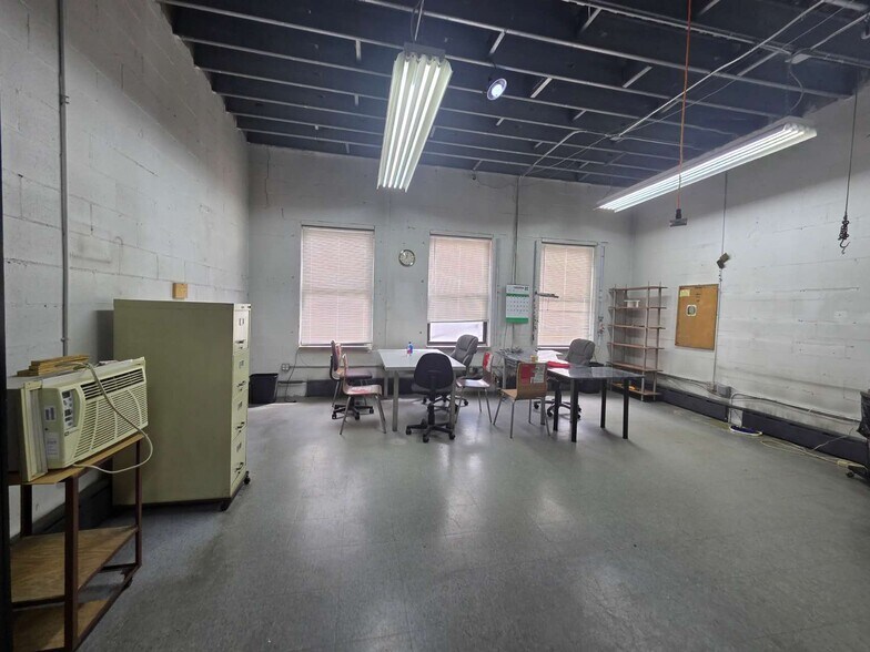 More Photos Of 42-40 Crescent Street, Long Island City General Retail For Lease