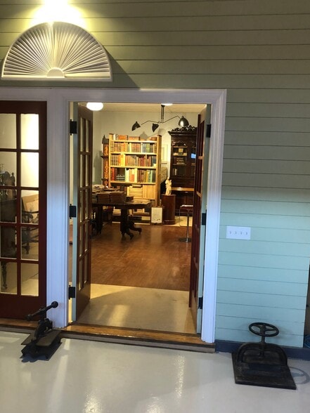 More Photos Of 195 Leonard Dr, Groton Warehouse For Sale