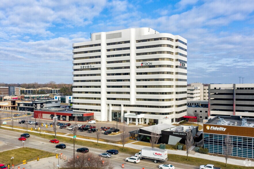 More Photos Of 888 W Big Beaver Rd, Troy Office For Lease