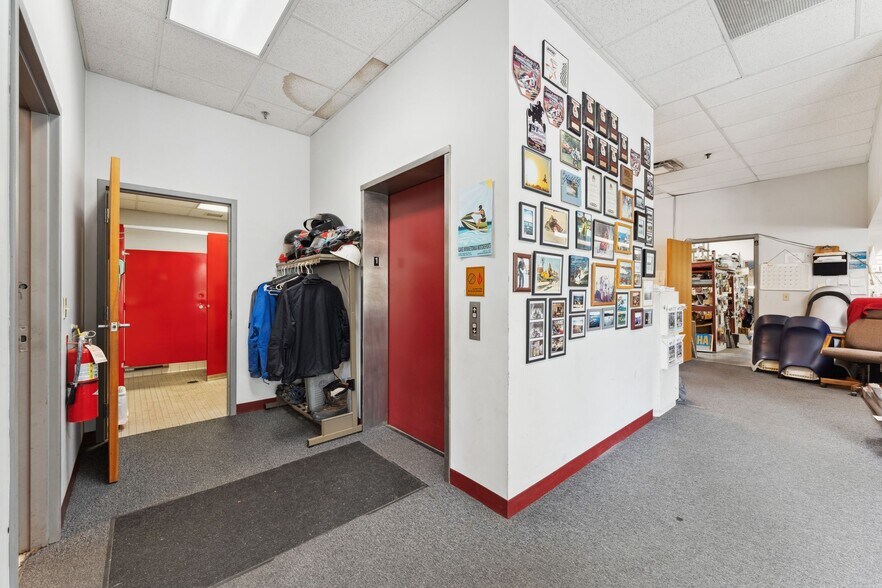 More Photos Of 4388 Shoreline Dr, Spring Park Storefront Retail Office For Sale