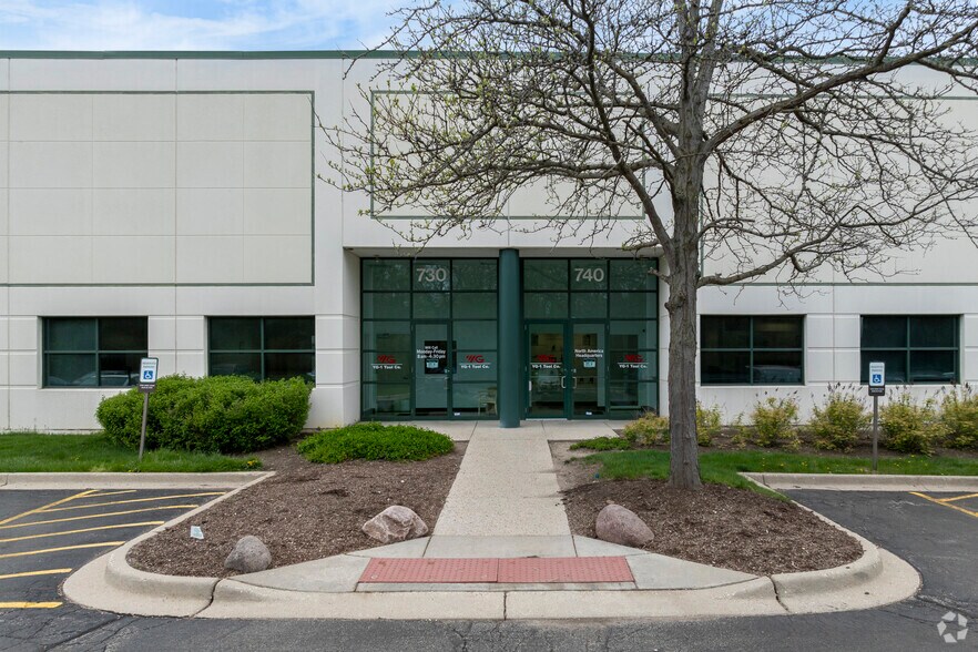 More Photos Of 700-740 Corporate Woods Pky, Vernon Hills Distribution For Lease