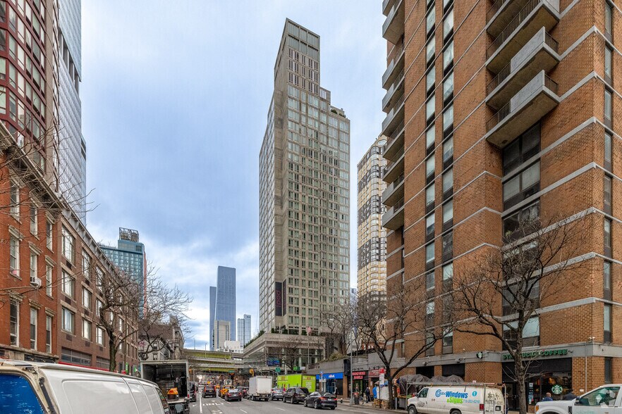 More Photos Of 400 W 42nd St, New York Hotel For Lease