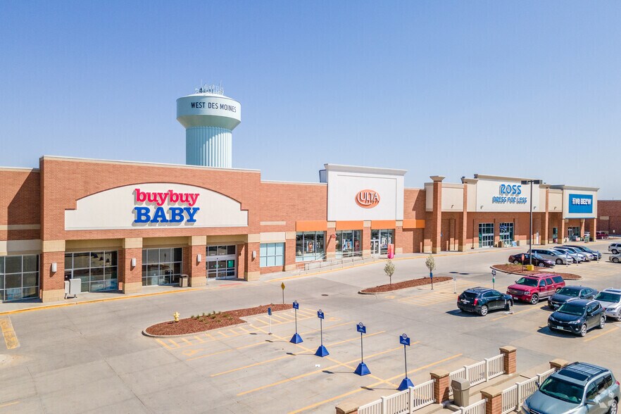 More Photos Of 3700-4120 University Ave, West Des Moines Unknown For Lease