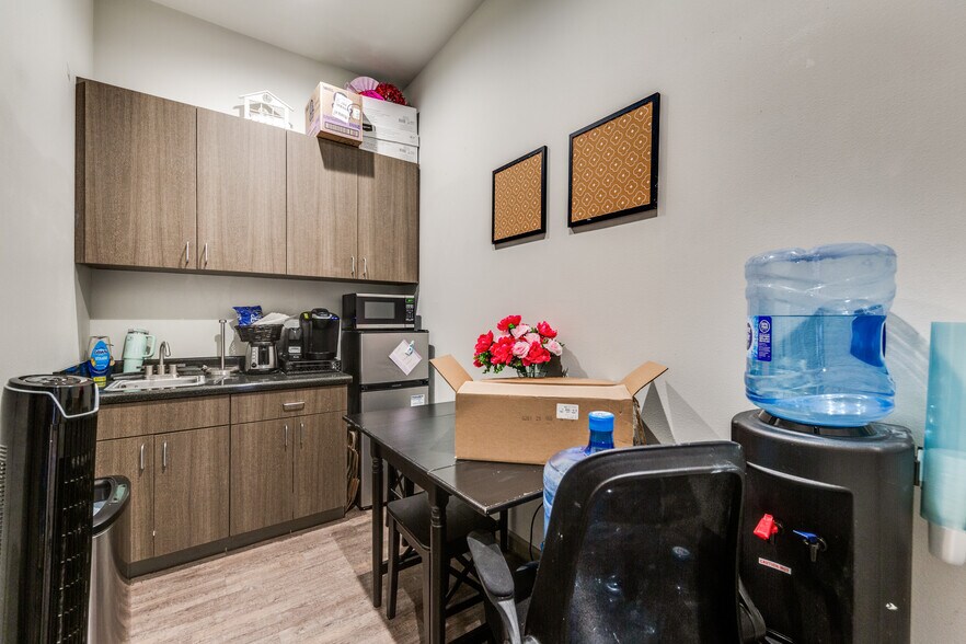 More Photos Of 2122 Babcock Rd, San Antonio Medical For Sale