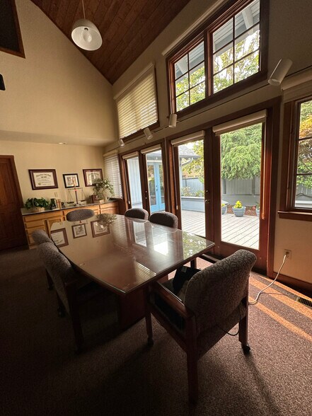 More Photos Of 939 Elm St SW, Albany Office For Sale