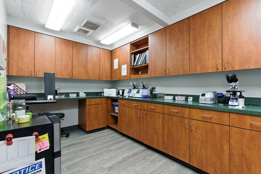 More Photos Of 400 NE Roberts Ave, Gresham Medical For Sale