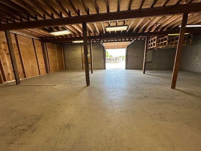 More Photos Of 23160 Harbor View Rd, Port Charlotte Warehouse For Lease