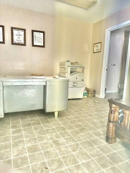 More Photos Of 400 Carver St, Mount Vernon Warehouse For Sale