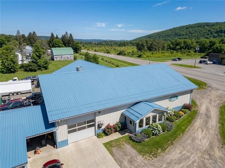 Primary Photo Of 5220 Maple Ln, Cuba Auto Repair For Sale