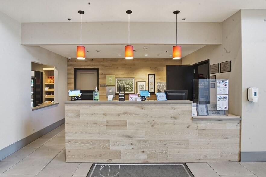 More Photos Of 224 S Mikes Pike, Flagstaff Hotel For Sale