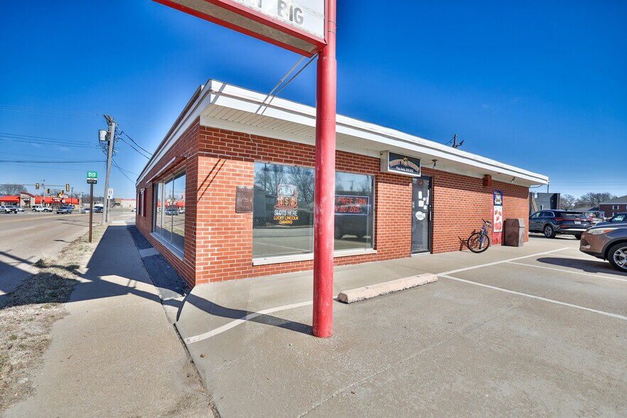 More Photos Of 1103 E Acton Ave, Wood River General Retail For Sale