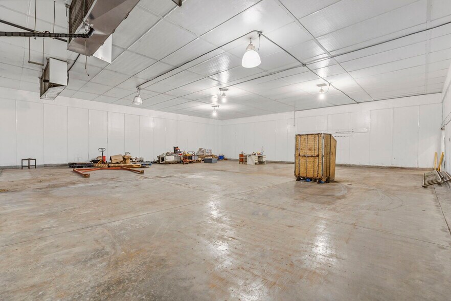 More Photos Of 306 SE Highway AA, Clinton Industrial For Sale
