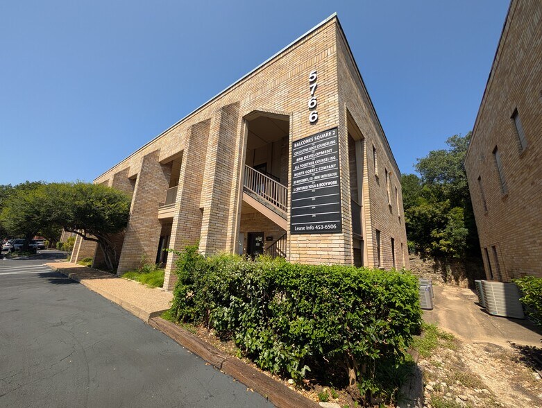 More Photos Of 5758 Balcones Dr, Austin Office For Lease