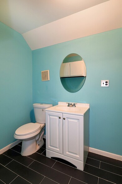 More Photos Of 1604 State St, New Albany Office For Sale