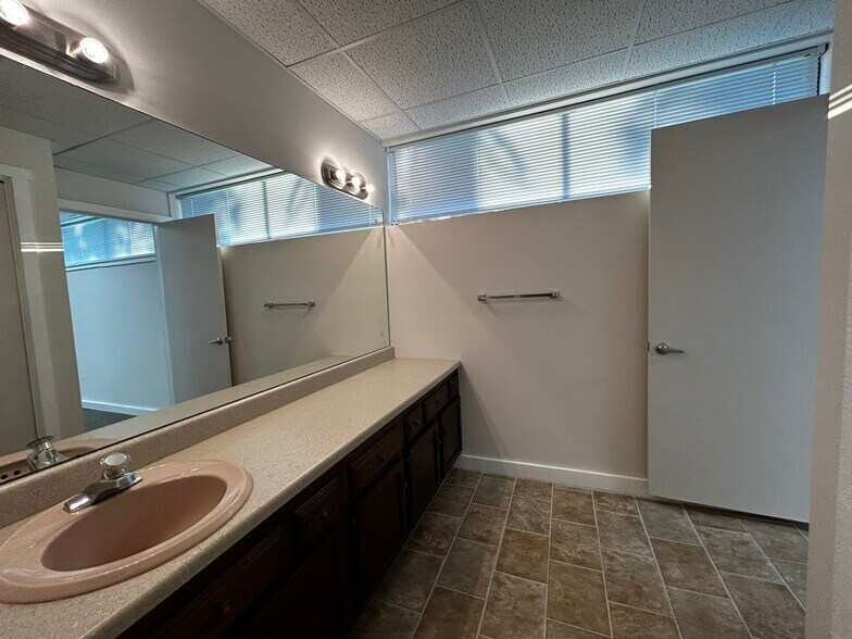 More Photos Of 6820 Roosevelt Ave, Middletown Medical For Lease